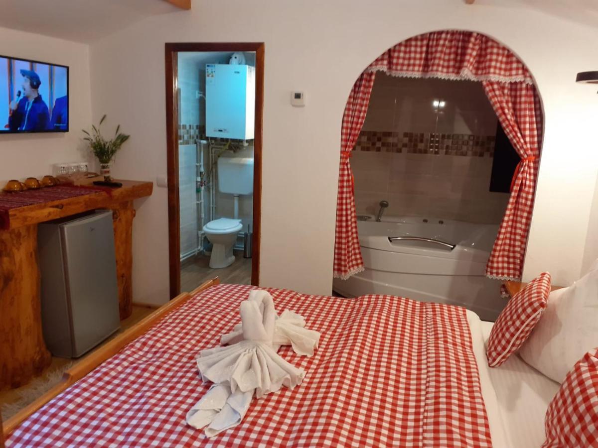 Cabanute Si Dracula Campsite Capatineni-Paminteni