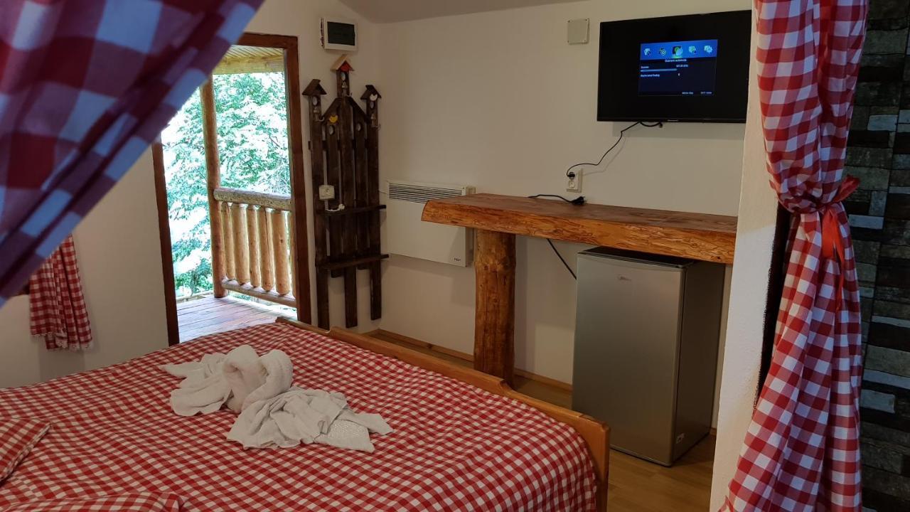 Cabanute Si Dracula Campsite