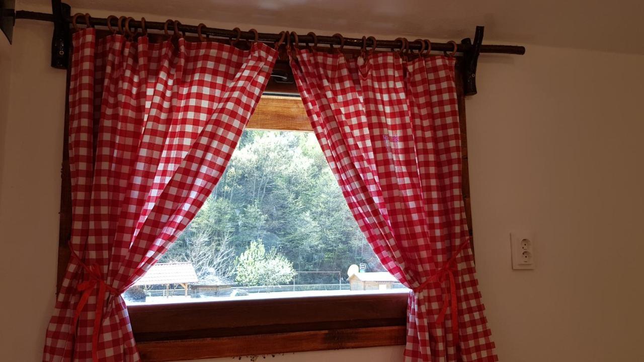 Cabanute Si Dracula Campsite
